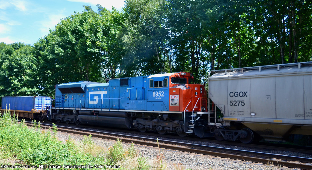 CN 8952, E/B through Derochers, just powering up after a brief stop in the siding.